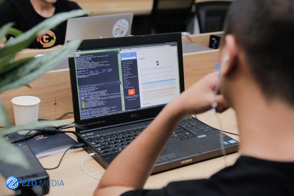 Hành trình khởi nghiệp muộn màng của founder Tomochain