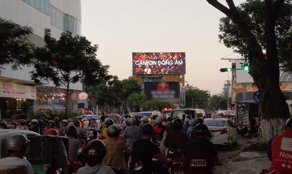 Khi quảng cáo ngoài trời trở thành ‘mồi’ để viral trên mạng xã hội 3